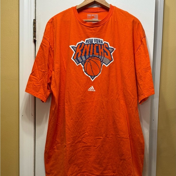 Adidas Men's Orange New York Knicks T-Shirt! NWOT - Picture 1 of 4